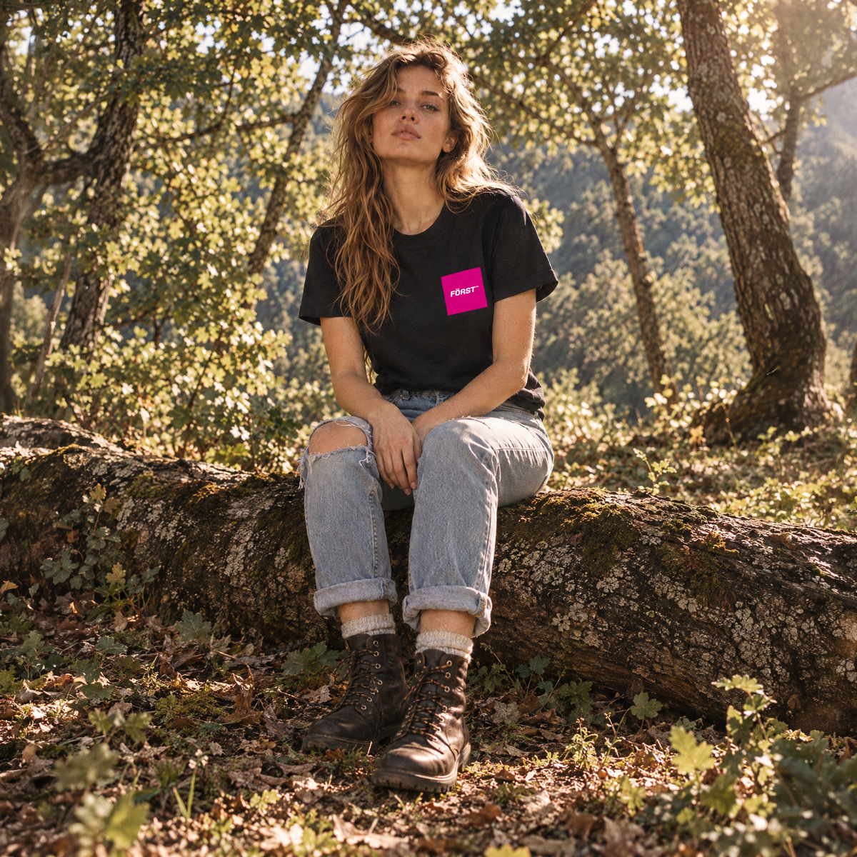 Pink square Först logo t-shirt